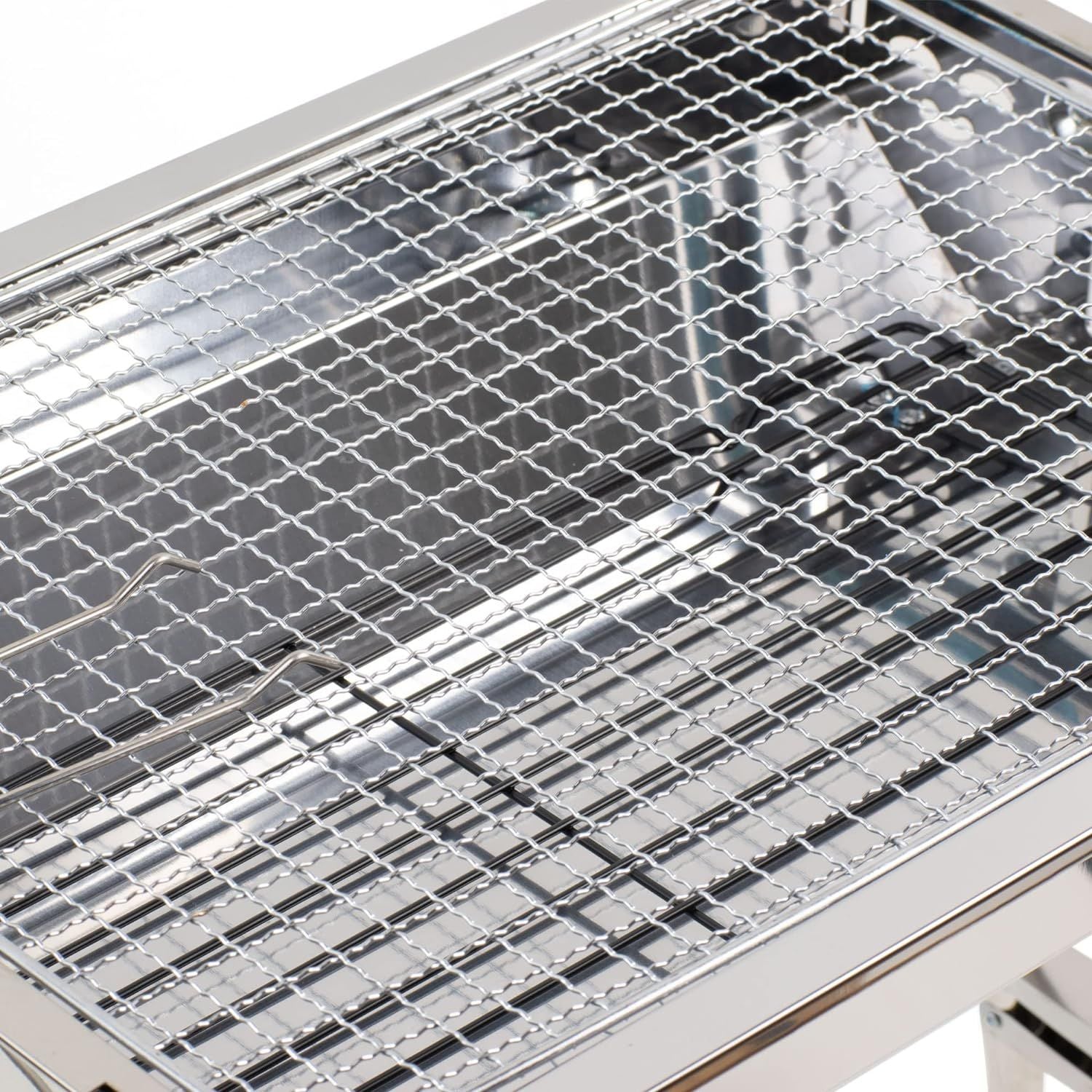 Medium-sized charcoal grill with foldable legs