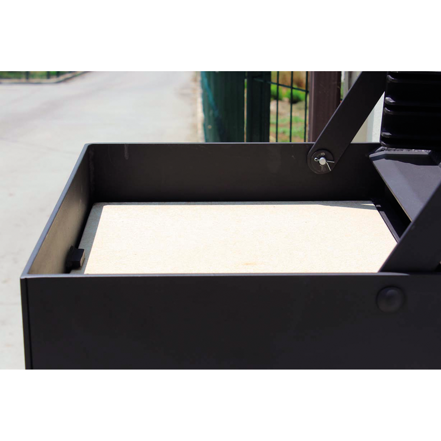 Tuozi - Barbacoa De Obra Para Leña Y Carbón Modelo Wall Ibbq Con Placa De Protección (negro - 58,5 X 57 X 114 Cm) Ref: 4200/2