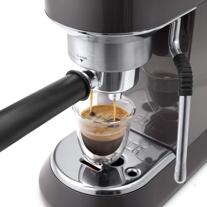 De'Longhi Dedica Arte EC885 - Compact coffee machine with professional milk frother and 15 bar pressure