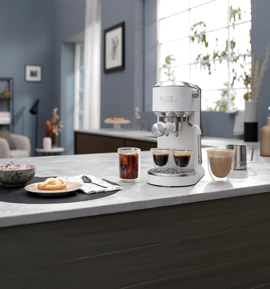 De'Longhi Dedica – Stainless Steel Pump Espresso Coffee Machine for Ground Coffee or Pods, Espresso and Cappuccino, 1.3 L Tank, Anti-Drip System, Model EC685.M, Metallic Colour