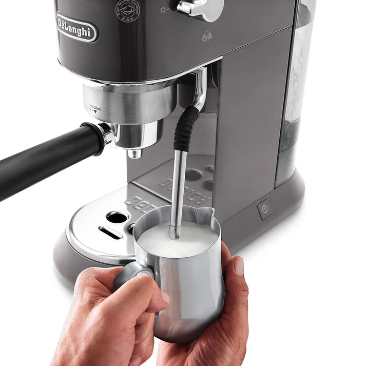 De'Longhi Dedica Arte EC885 - Compact coffee machine with professional milk frother and 15 bar pressure
