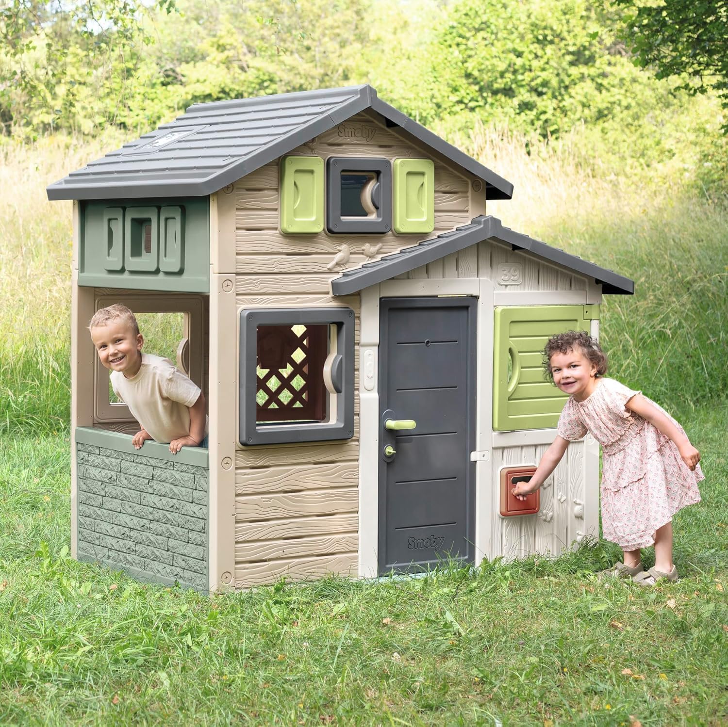Smoby Life – domek zabaw Friends House EVO z 2 drzwiami, 6 oknami i wyjmowanym stołem piknikowym – wykonany z materiałów pochodzących z recyklingu, z ochroną UV, dla dzieci w wieku od 3 lat (7600810208)