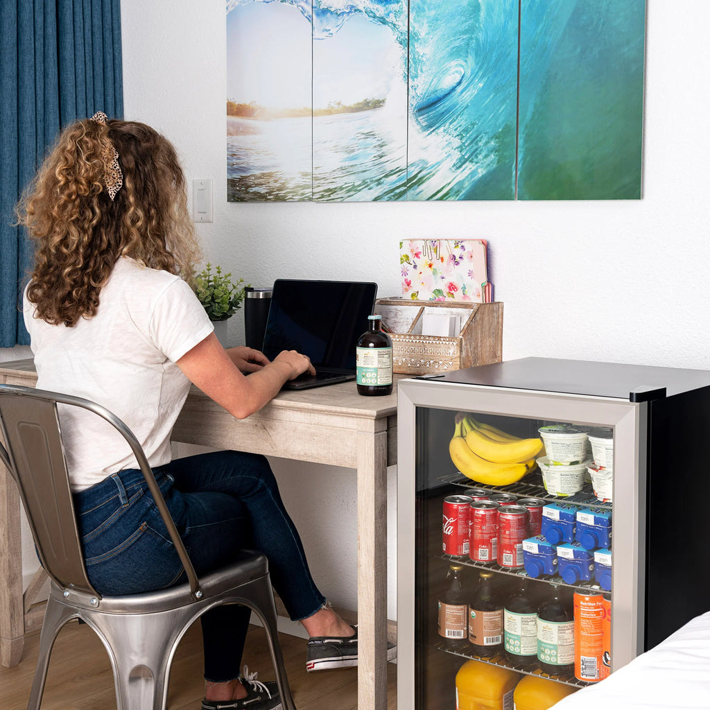 2026 Newair® Refrigerador de Bebidas Independiente de Acero Inoxidable – 126 Latas – 18,9"