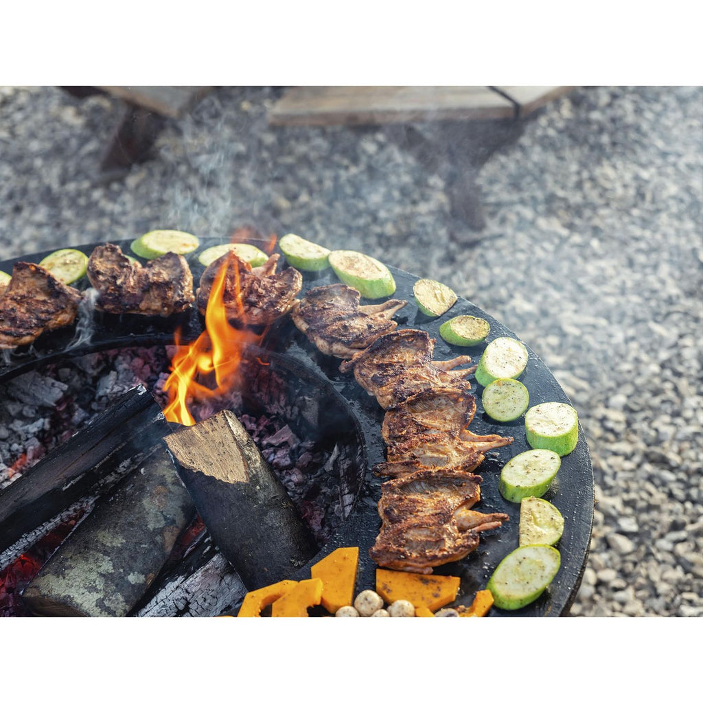 Corten steel grill with a 60 cm diameter grill plate